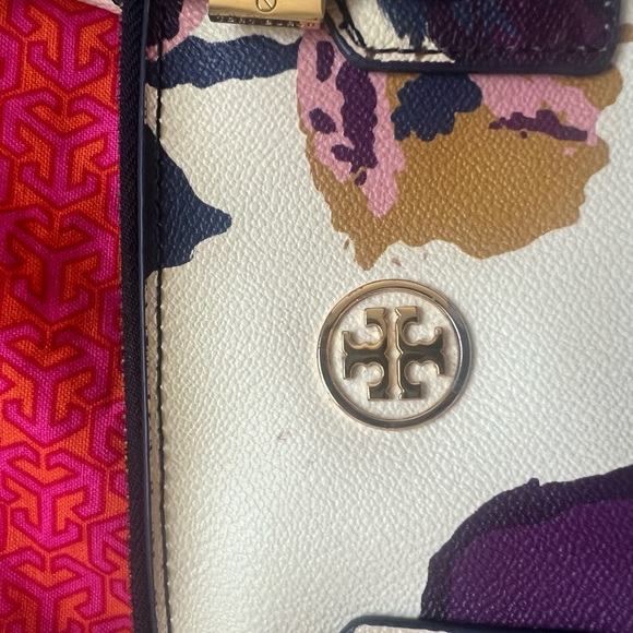 Tory Burch Robinson Alpine Snow Floral
Dome Satchel Bag - Picture 11 of 14